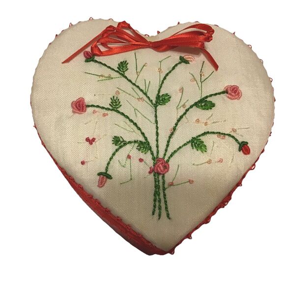 Heart Box Rosebuds Flower Embroidered White Red 5x5 Wooden Vintage Valentine - Picture 3 of 8